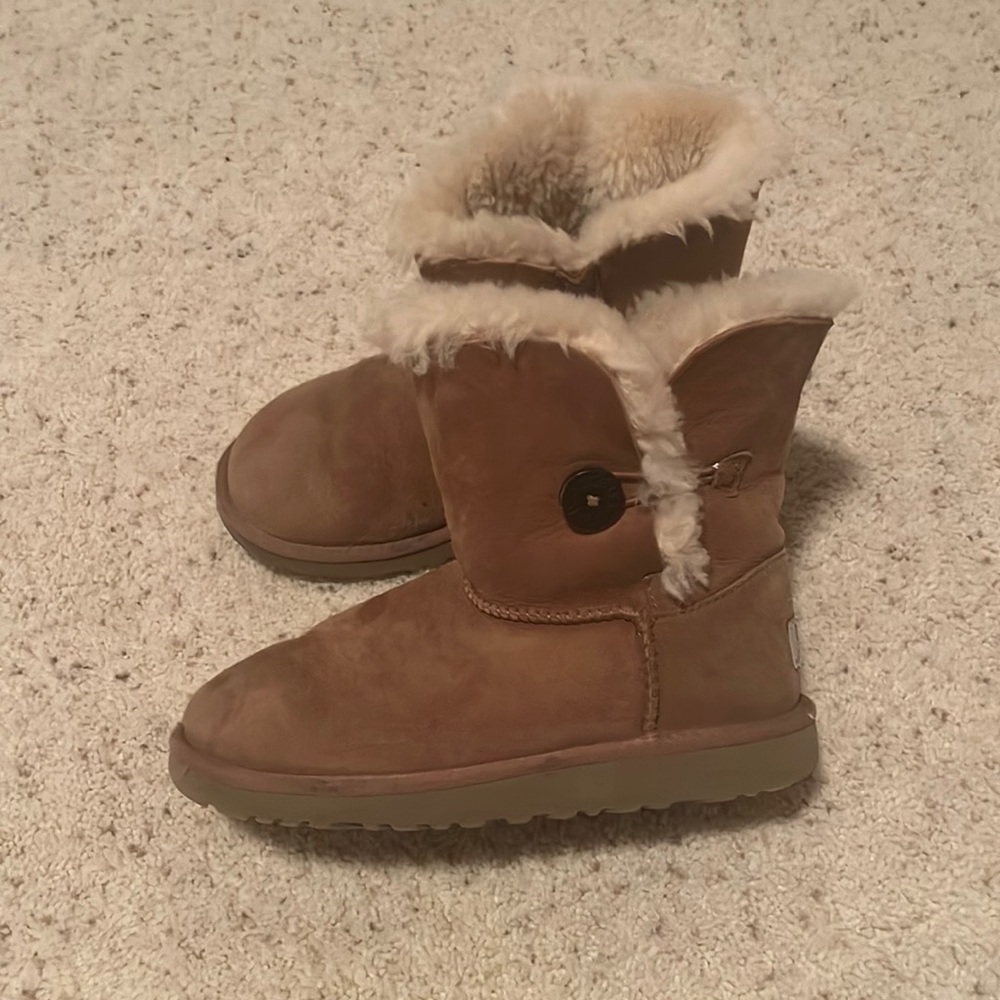 Ugg Youth Size 3